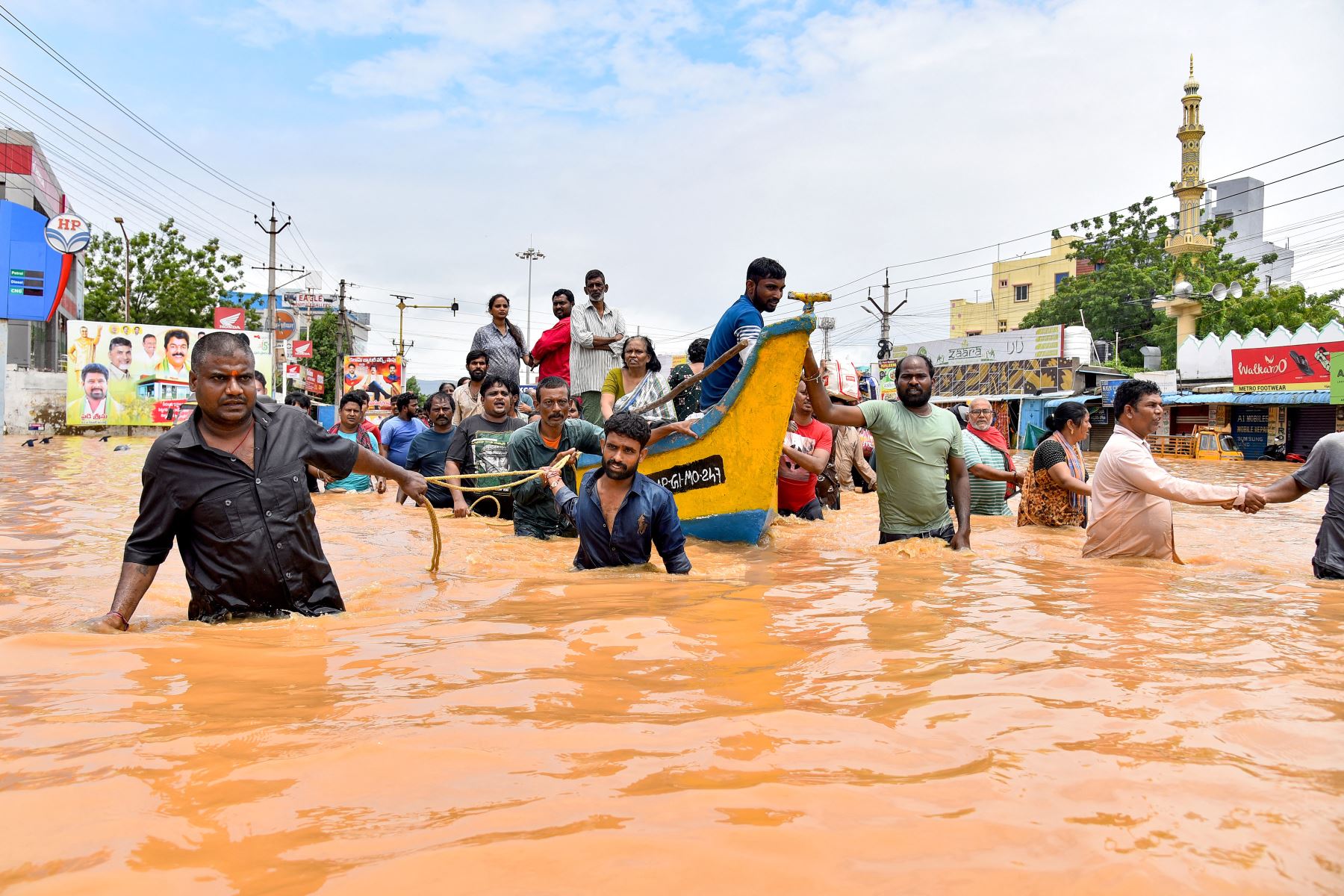 Crisis por lluvias torrenciales en India: Bombay bajo agua y Nueva Delhi en alerta por crecida del río Yamuna