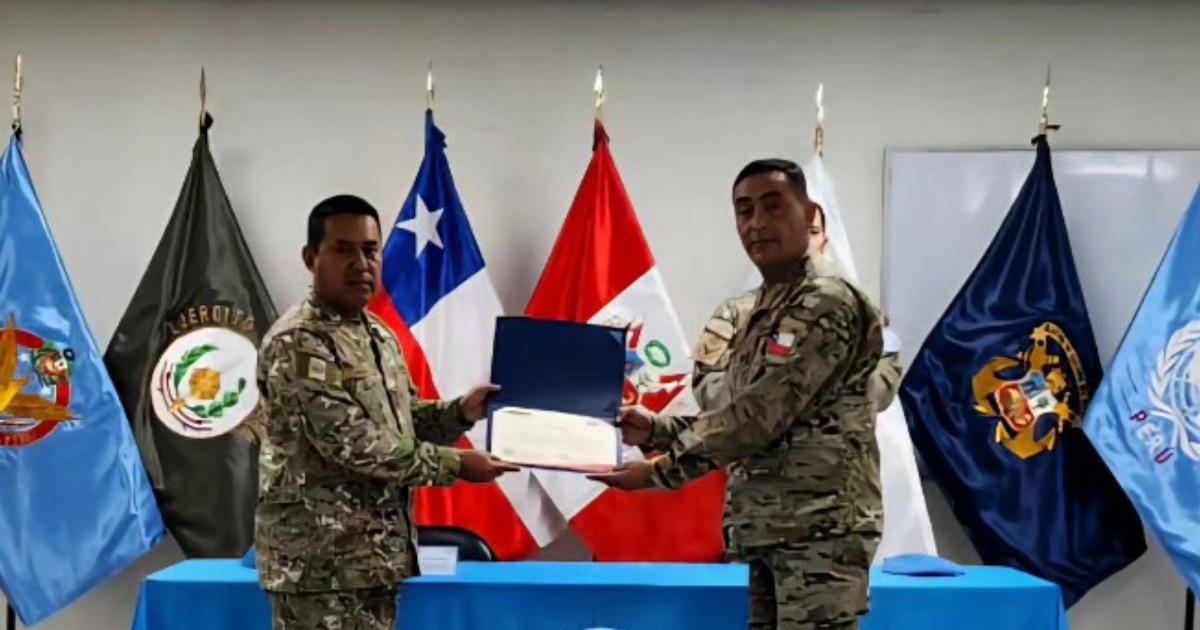 Sargento chileno Juan Cavieres recibe distinción en Perú por su destacada labor como instructor en capacitación internacional de Naciones Unidas