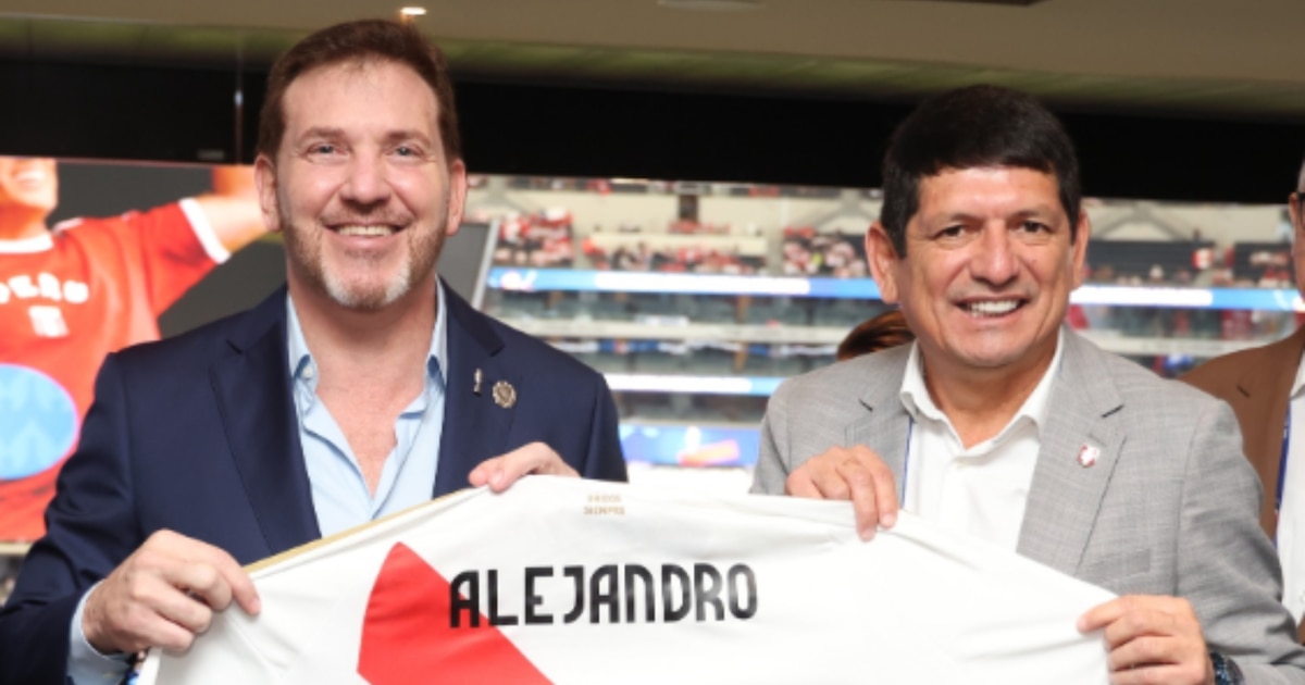 Conmebol celebra la reelección de Agustín Lozano en la Federación Peruana de Fútbol y le desea éxito en su nuevo ciclo