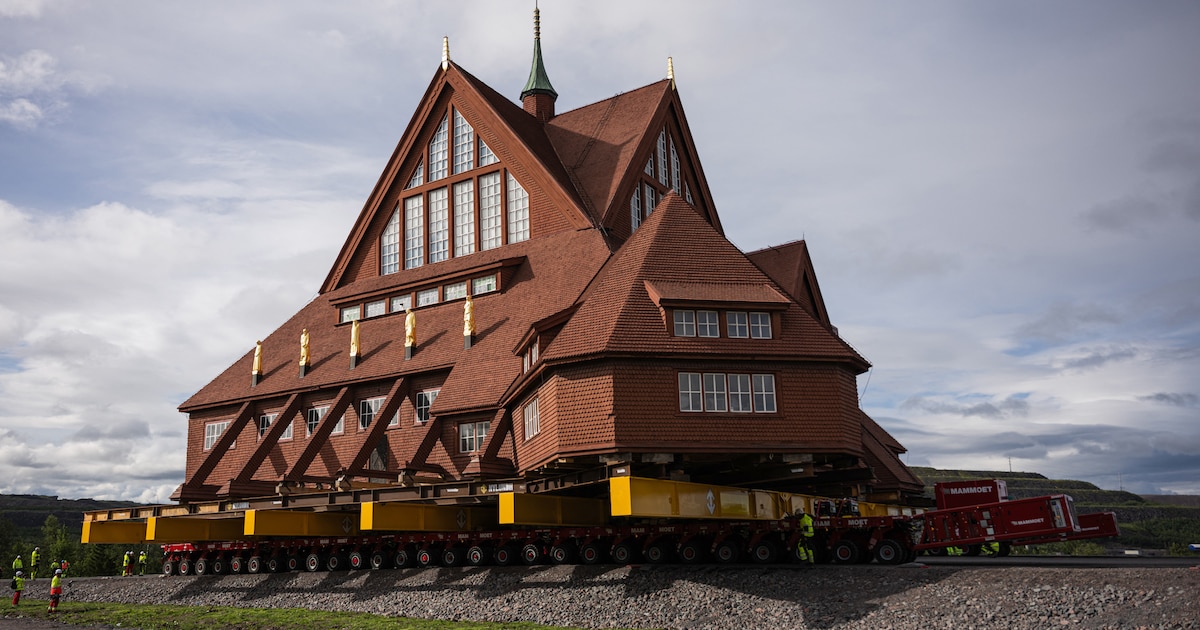 La histórica iglesia de Kiruna, Suecia, realiza impresionante traslado de 113 años y 600 toneladas a su nueva ubicación