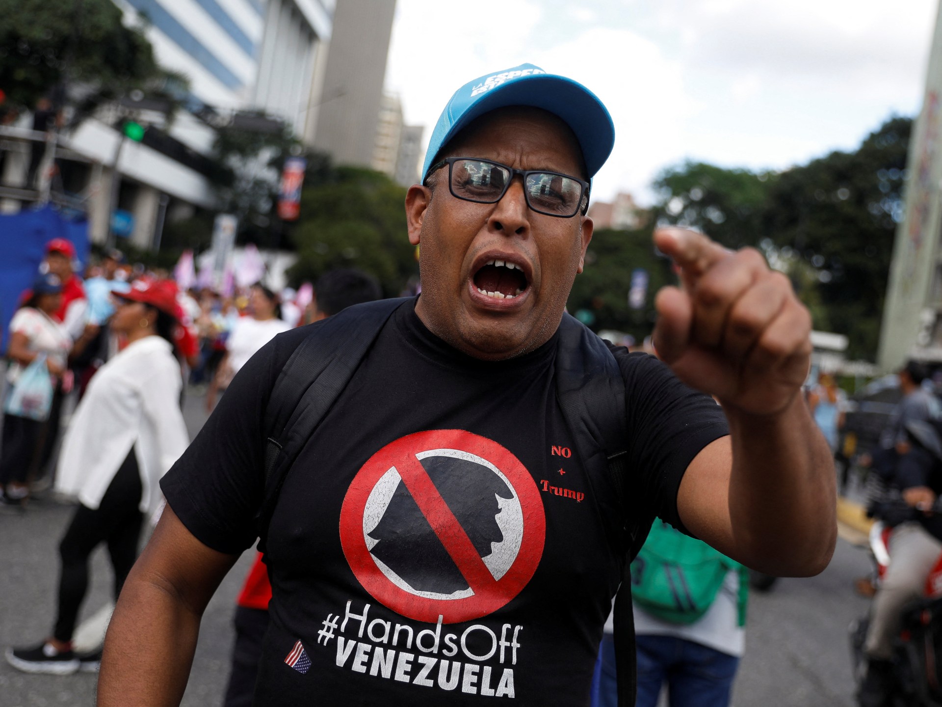 Estados Unidos despliega tres buques de guerra frente a Venezuela en presunto combate contra el narcotráfico y el “terrorismo narco”