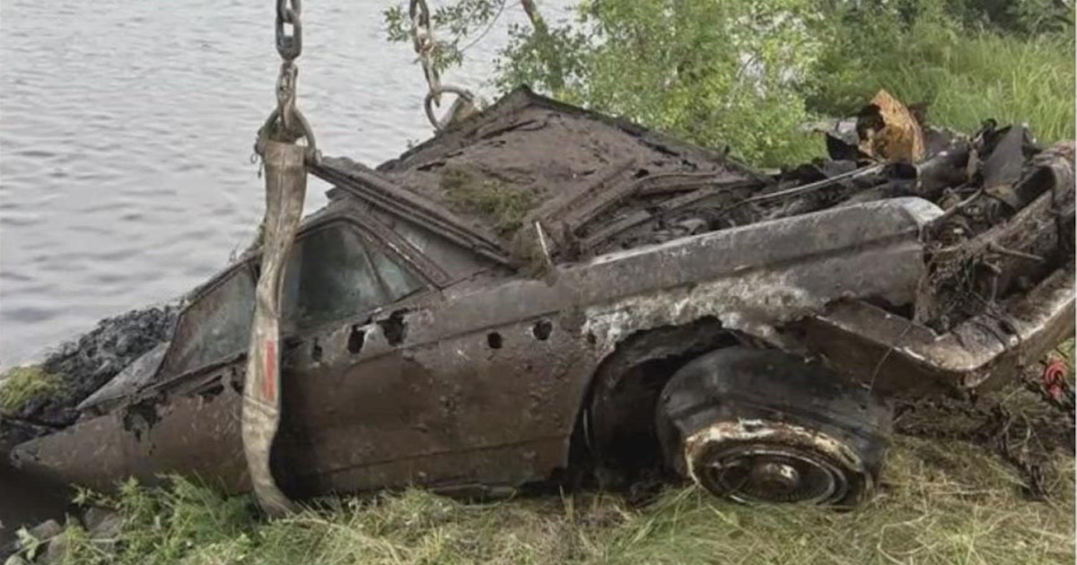 Hallan automóvil sumergido en el río Misisipi con restos humanos que podrían resolver el misterio de la desaparición de Roy Benn desde 1967