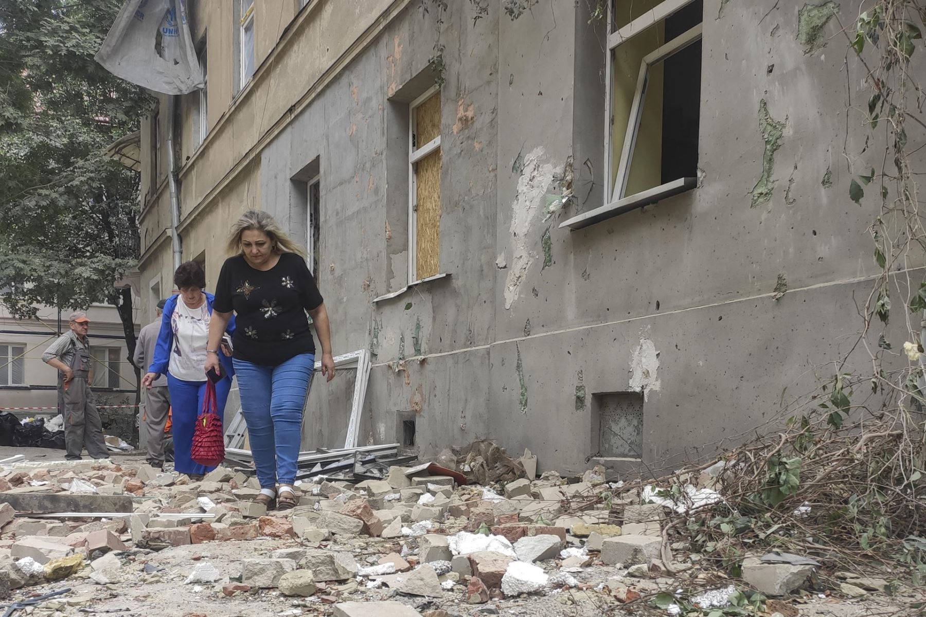 Ataque con drones y misiles rusos en Leópolis destruye guardería infantil y causa una víctima, mientras la ciudad enfrenta nueva amenaza