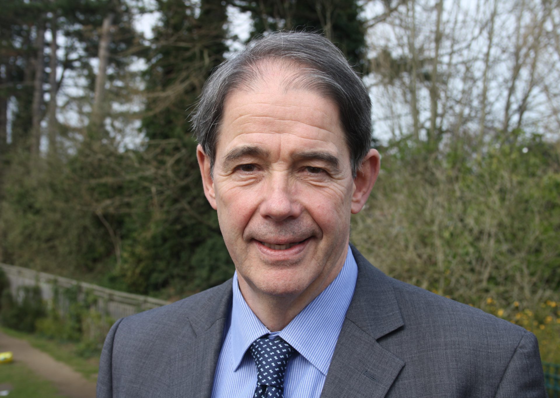 Activista ambiental británico Jonathon Porritt arrestado por apoyar protestas a favor de Palestina en medio de crisis en Gaza