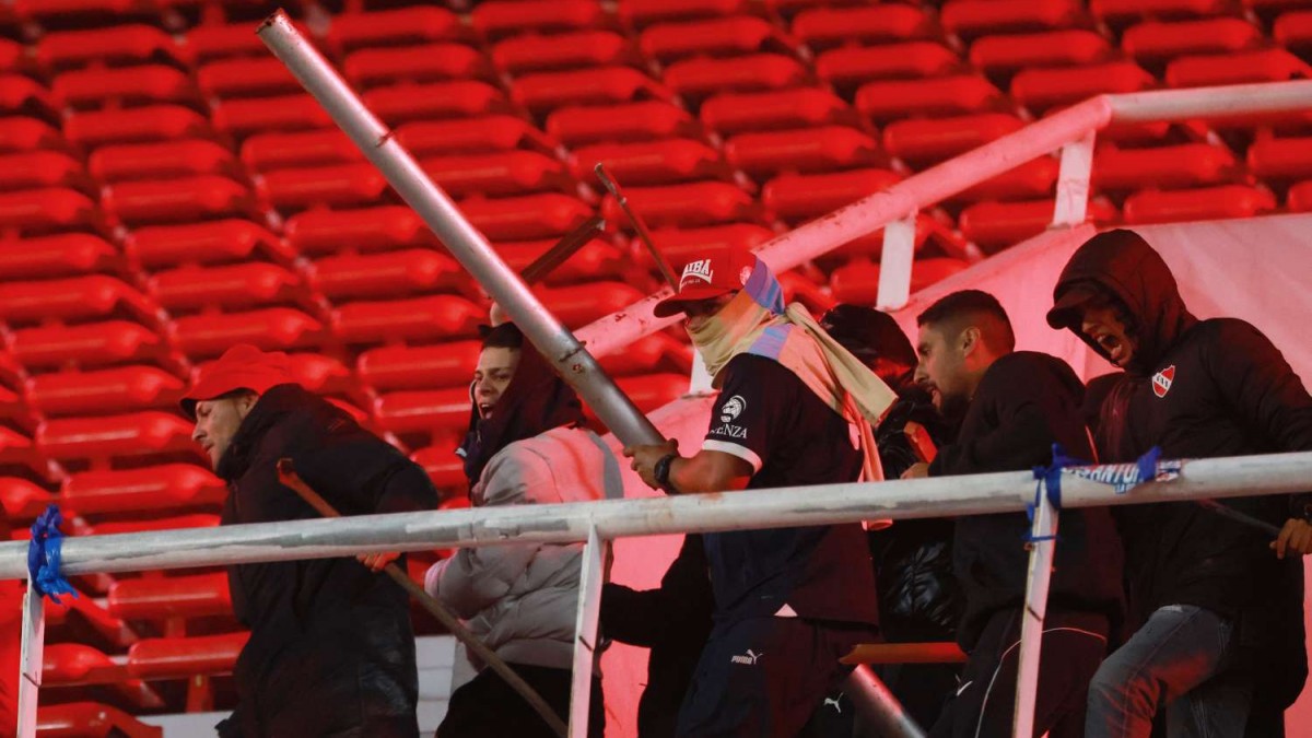 Indignación en Argentina: Independiente sancionado y sin público en su estadio tras brutal agresión a hinchas chilenos