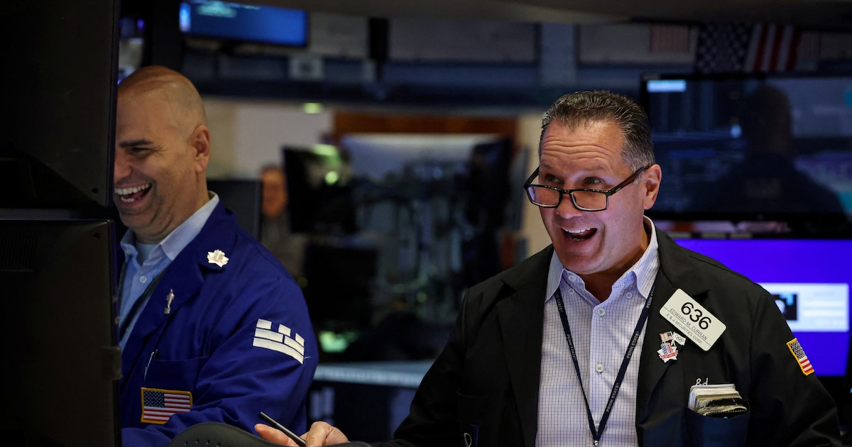 Wall Street alcanza récord histórico tras señales de recorte de tasas de la Fed y desplome en bonos del Tesoro