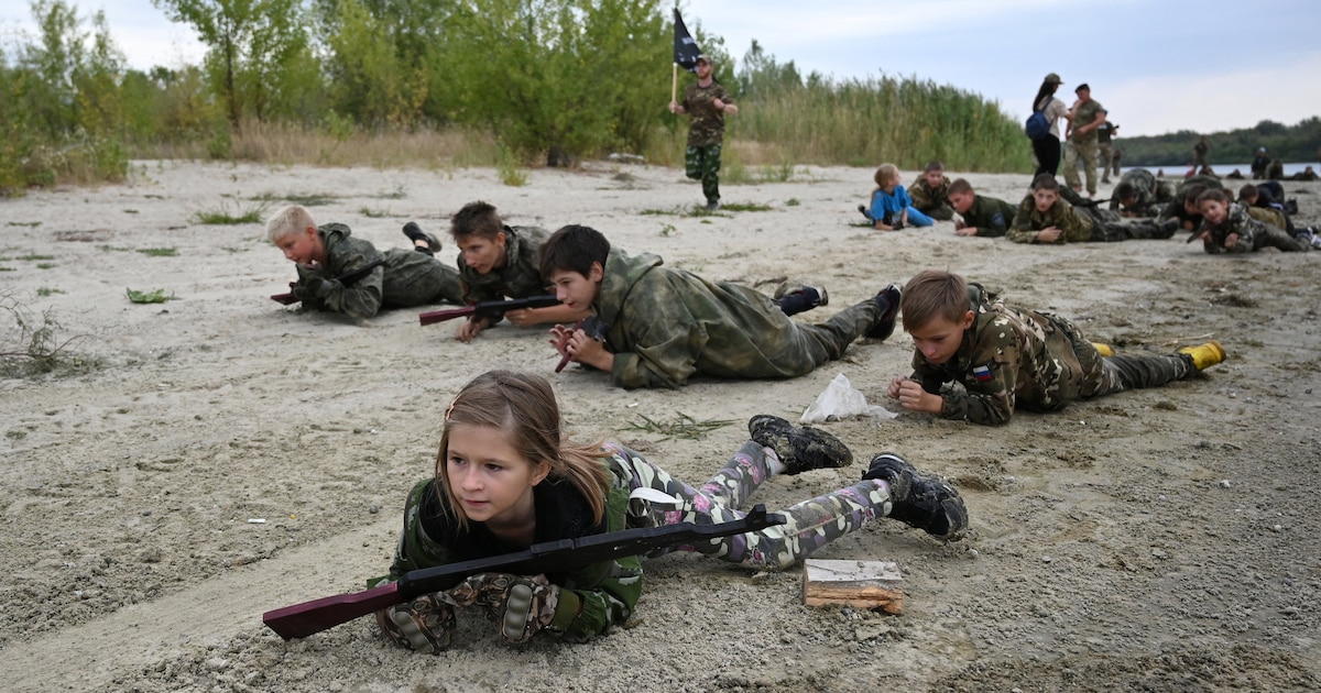 Rusia entrena a niños desde los 8 años en métodos bélicos y uso de armas