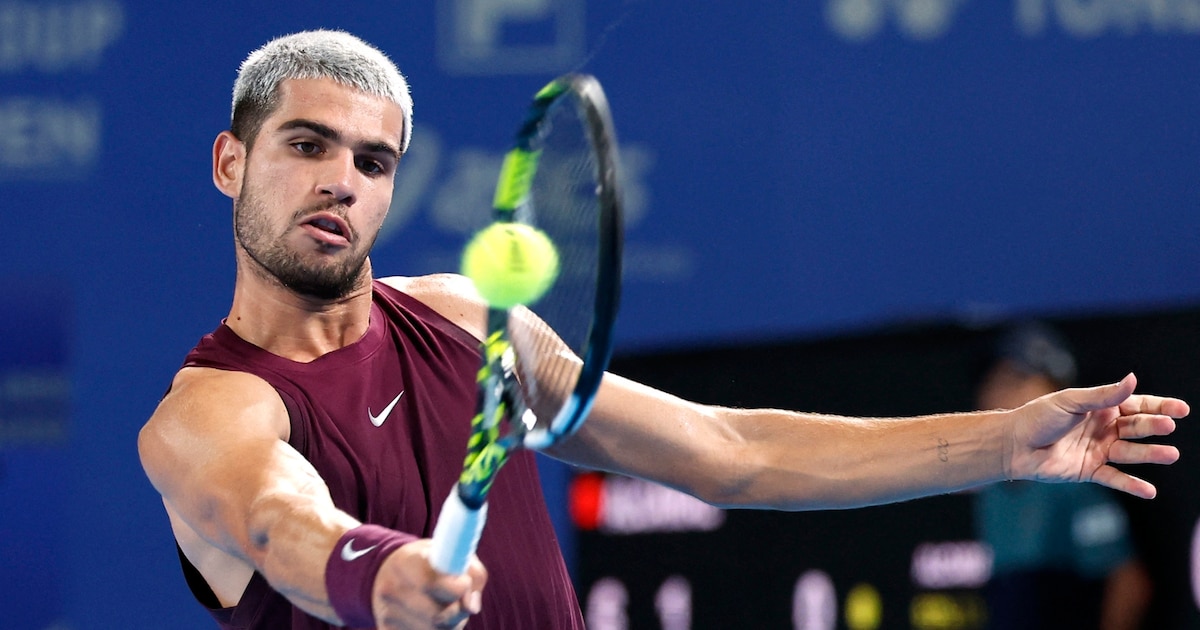 ¡Alcaraz deslumbra en Tokio con un punto épico tras superar lesión y igualar récord de semifinales consecutivas!