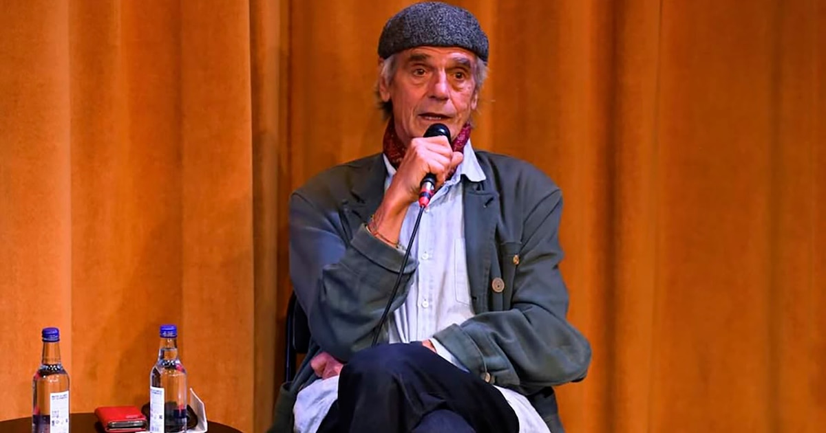Jeremy Irons revela su secreto para envejecer con dignidad a los 77 años y mantener su espíritu joven