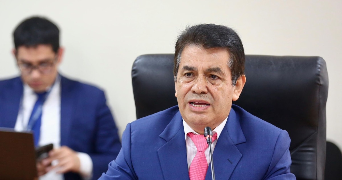 Tomás Gálvez justifica destitución de fiscales que apoyaron su suspensión