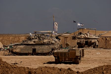 ¡Tensión en Gaza: Israel avanza con tanques y bombardeos masivos mientras acusa genocidio y obliga a miles a huir!