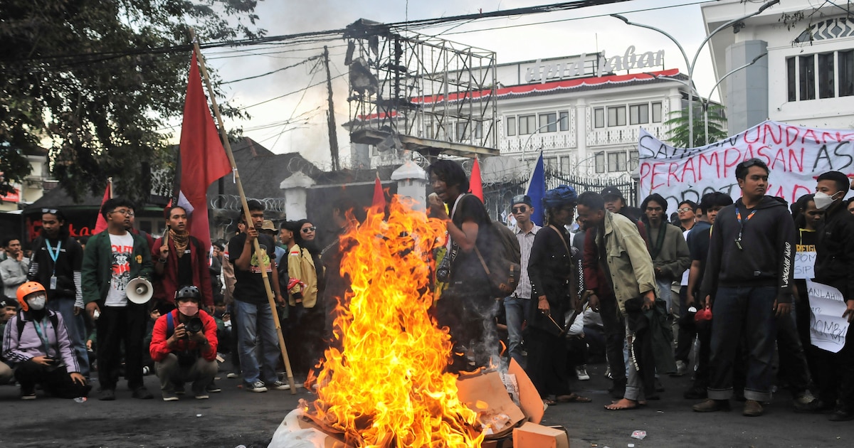 ¡Alerta en Indonesia! Seis muertos y más de 20 desaparecidos en brutal represión policial tras protestas por beneficios a legisladores y la escalofriante muerte de un repartidor