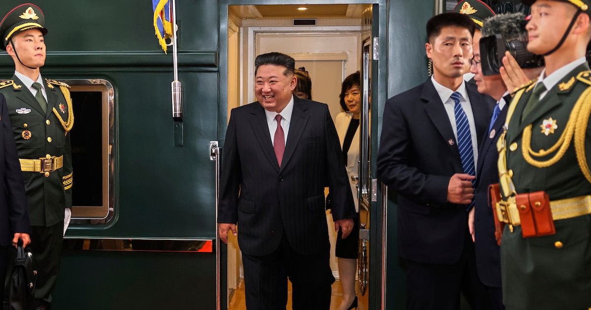 ¡Kim Jong Un en Beijing en su lujoso tren blindado! El símbolo del poder norcoreano desafía el aislamiento internacional y señala una maniobra diplomática de alto riesgo