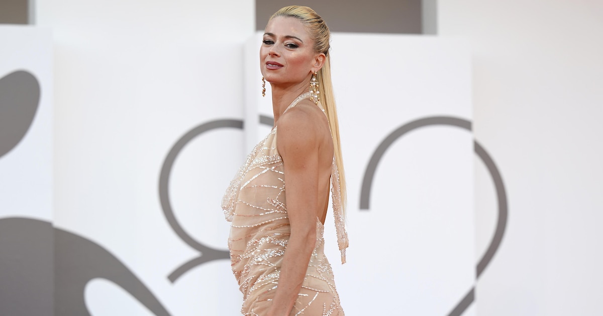 ¡Sorpresa en Venecia! Camila Giorgi, la extenista que desapareció en misterio, reaparece en la alfombra roja luciendo como estrella de cine junto a Dwayne ‘La Roca’ Johnson tras su controversial retiro y polémicas legales