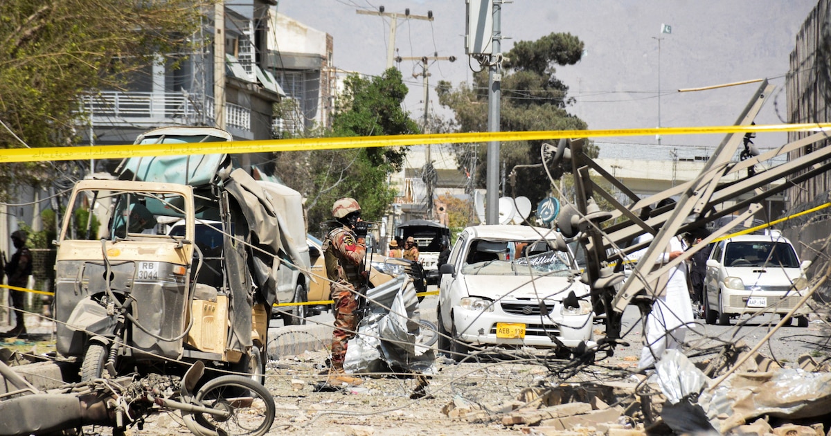 ¡Explosión devastadora en Quetta deja 10 muertos y 32 heridos en brutal ataque terrorista!