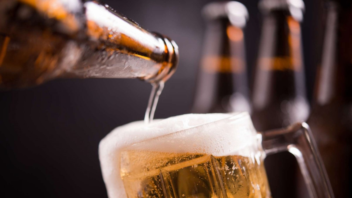 ¡Trabajadora en licencia por várices despidiada por beber cerveza y caminar 7 km!