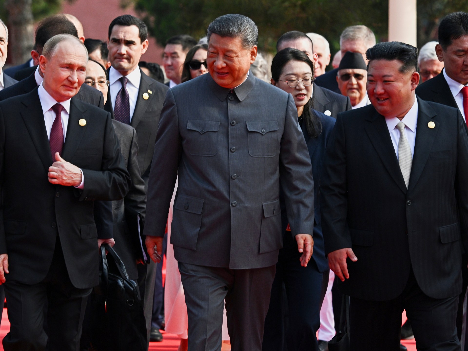 China exhibe su poder militar en una espectacular parada en Tiananmen: ¡desfile de armas stealth, tanques y misiles balísticos con presencia de Putin y Kim Jong Un!