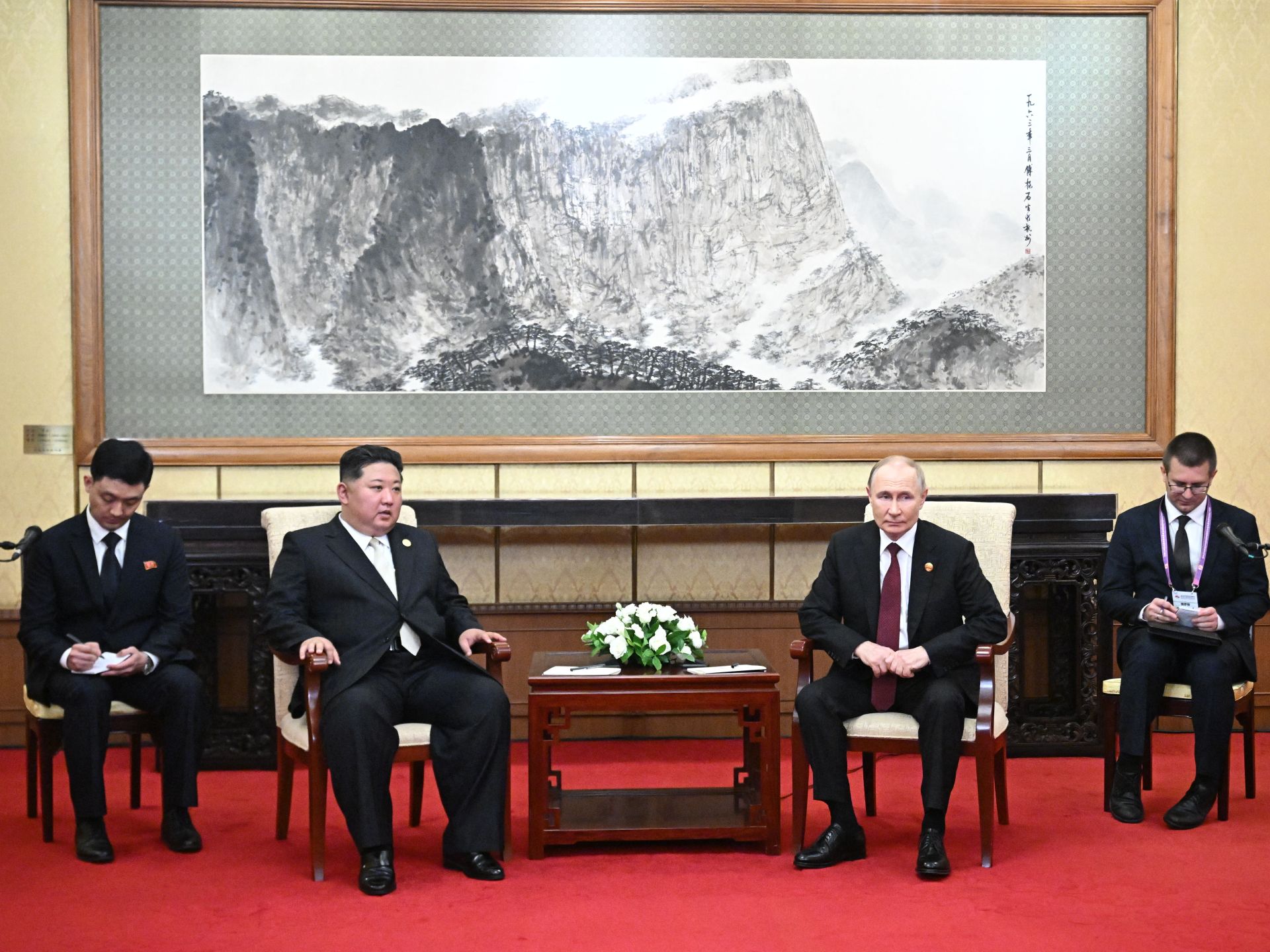 ¡Alerta Internacional! Putin y Kim Jong Un se reúnen en Beijing en caravana conjunta tras aliarse militarmente, mientras Trump denuncia una supuesta conspiración contra EE. UU.
