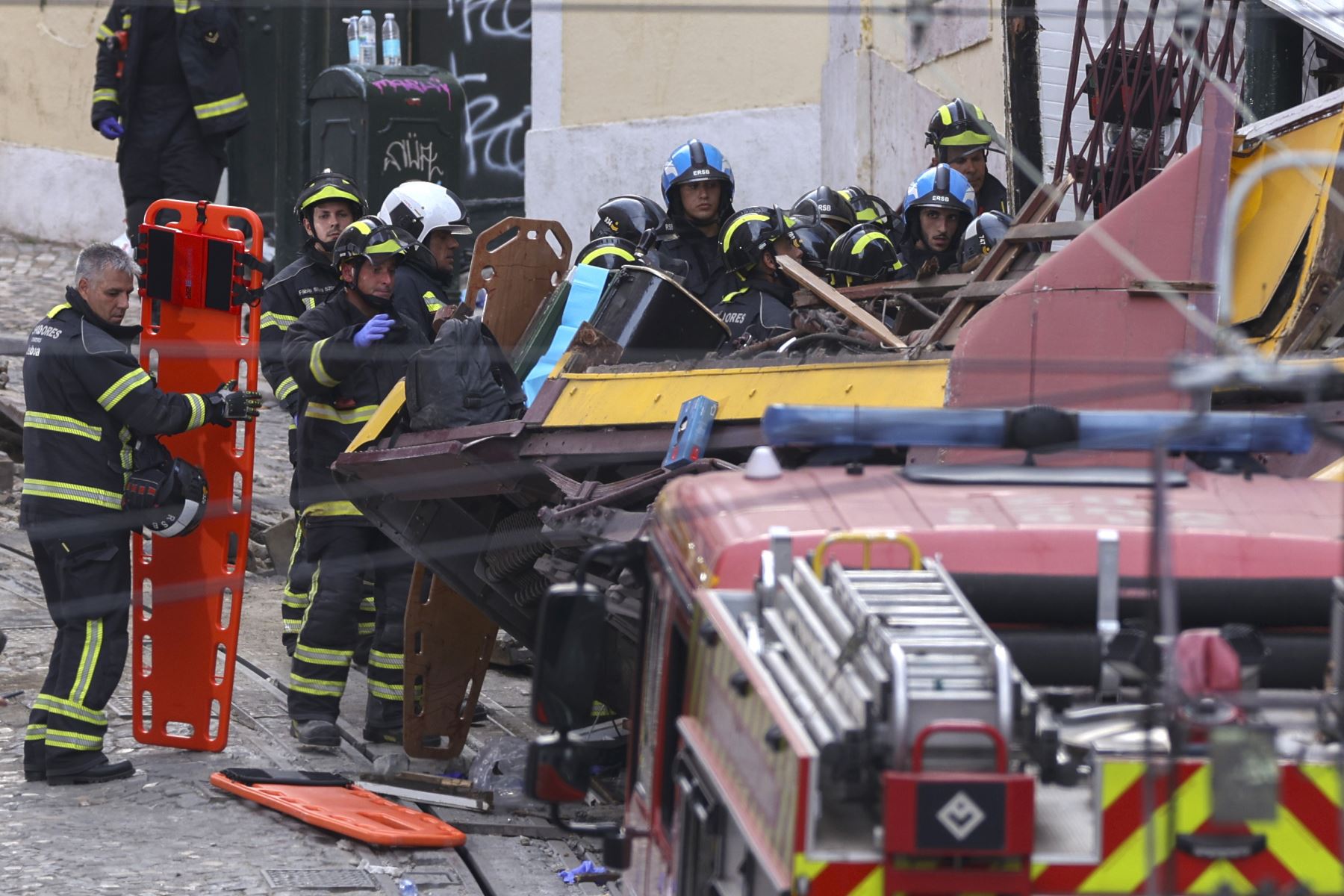 ¡Portugal en duelo nacional! Gobierno declara día de luto por trágico accidente en funicular