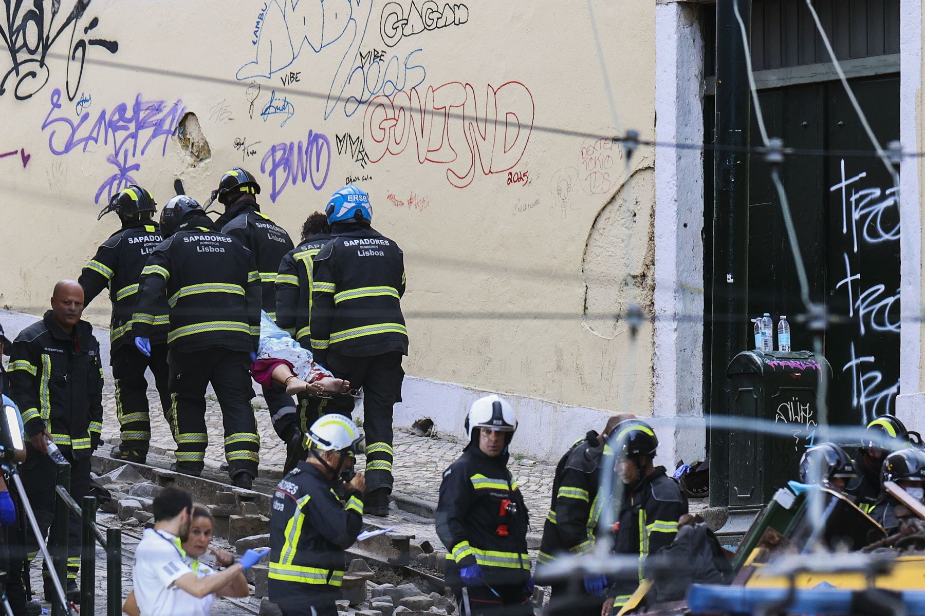 ¡Tragedia en Lisboa! Múltiples fallecidos y heridos graves en devastador accidente de funicular en Portugal