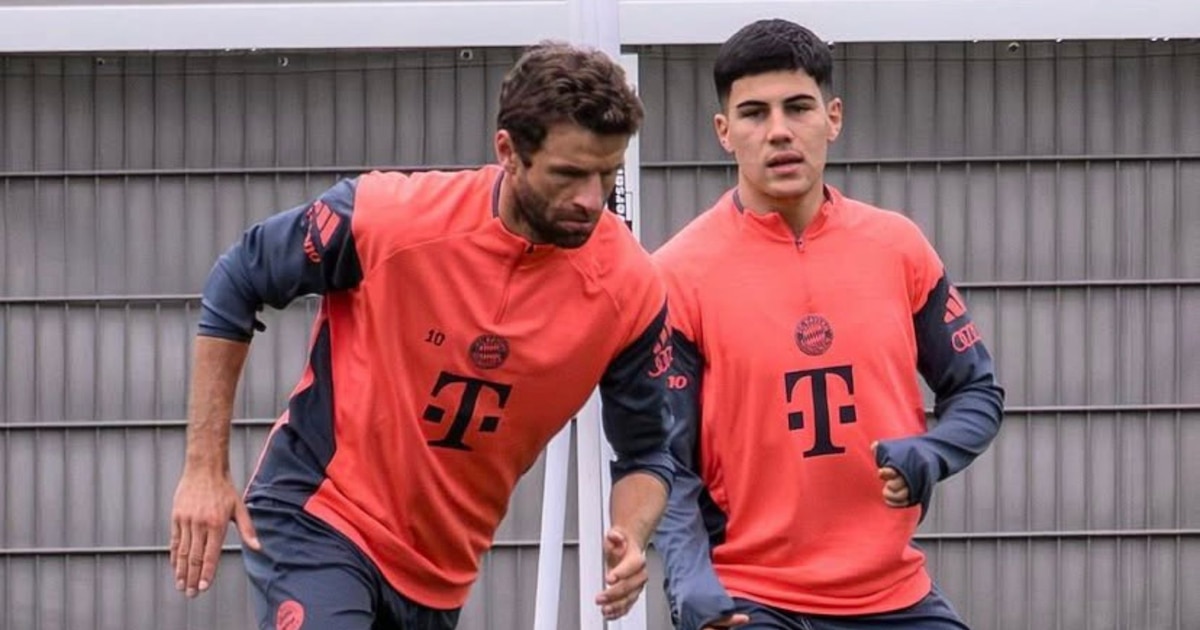 Felipe Chávez entrena con Bayern Múnich junto a Thomas Müller mientras espera llamado de Perú