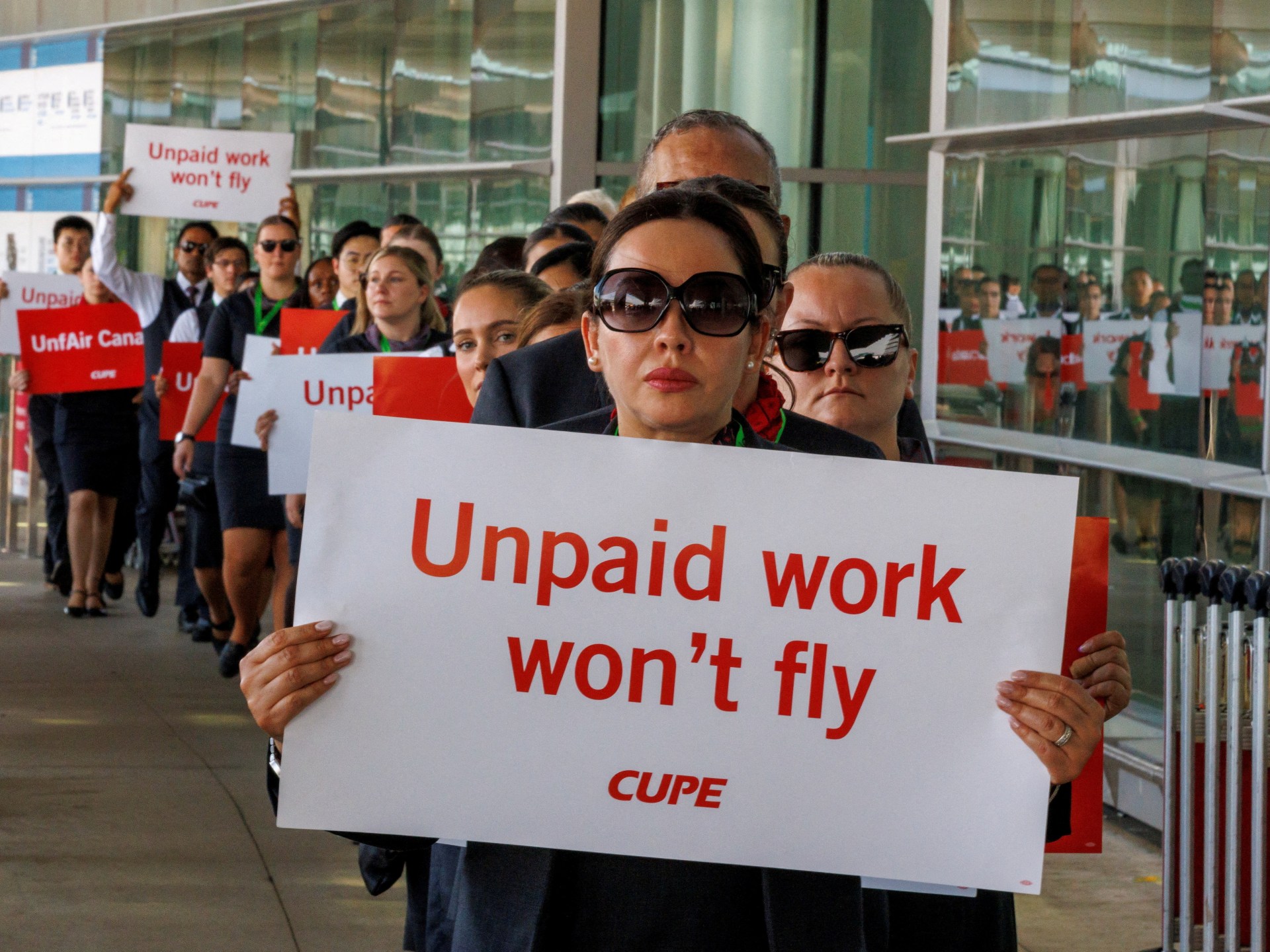 ¡ALERTA! Casi 11,000 azafatas de Air Canada votan sobre acuerdo tras semanas de huelga que sacudió Canadá