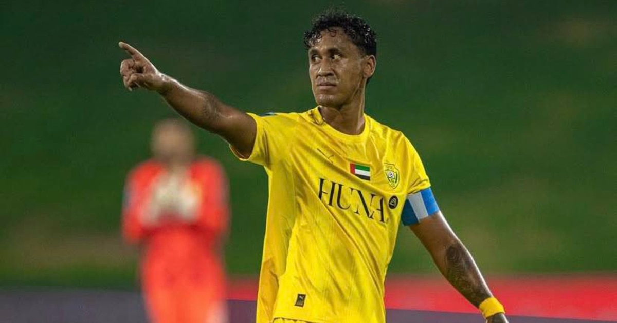 Renato Tapia recibe su primer galardón en Al Wasl como Mejor Jugador del Mes