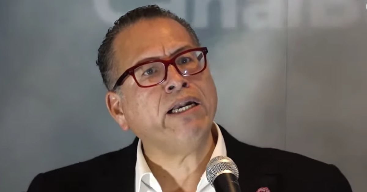 Phillip Butters acusa a Rafael López Aliaga de pagar trolls y le advierte: “Si hablo, termina su candidatura”
