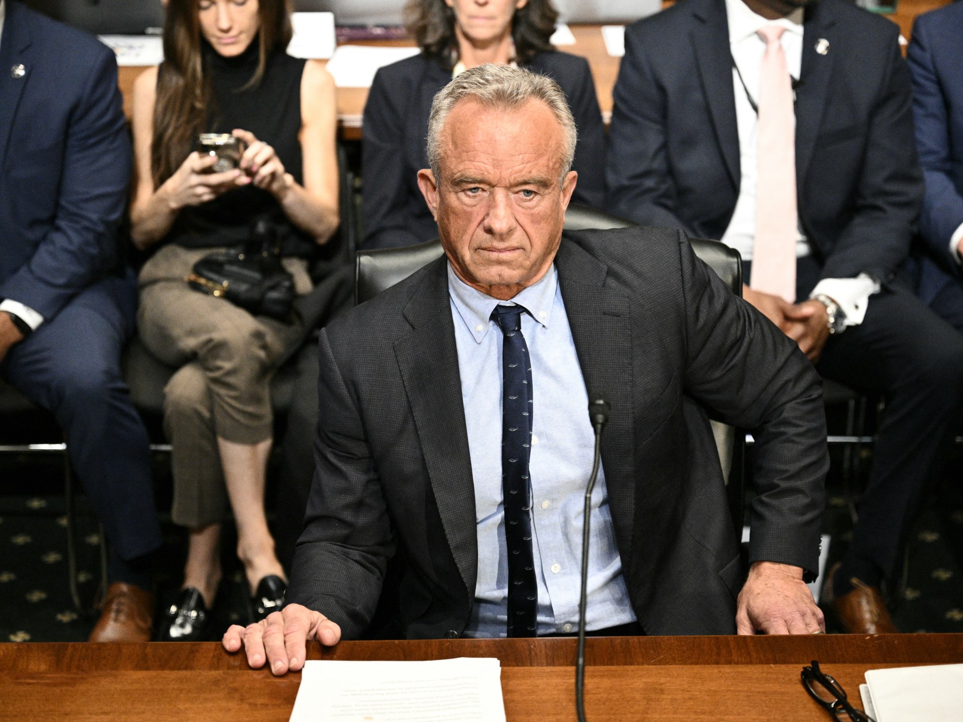 ¡Crisis en EE.UU.: RFK Jr. en el ojo del huracán por polémicas sobre vacunas y enfrentamientos con senadores!