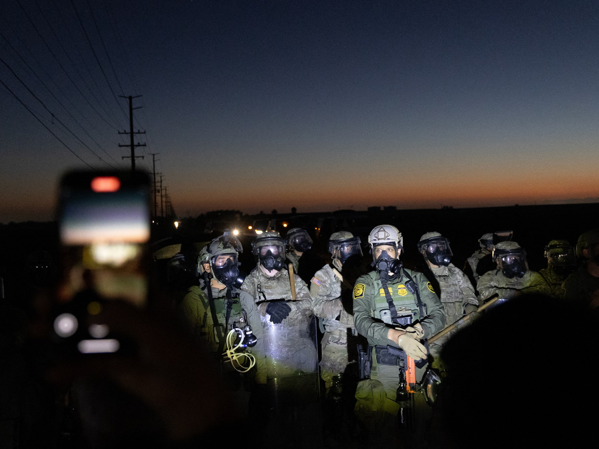 Seúl exige protección tras ola de detenciones en redada de ICE que paraliza inversión surcoreana en EE. UU.