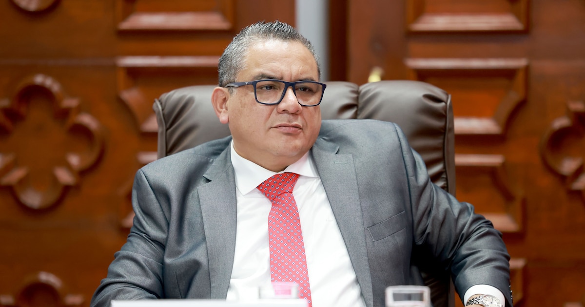 Denuncian a Juan José Santiváñez por estafar más de S/12 mil al padre de una policía