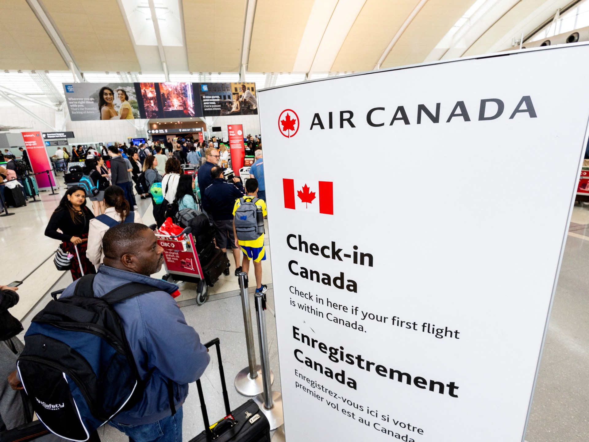 ¡Rechazo masivo a la oferta salarial de Air Canada: asistentes de vuelo votan en contra tras polémico intento de aumento salarial!