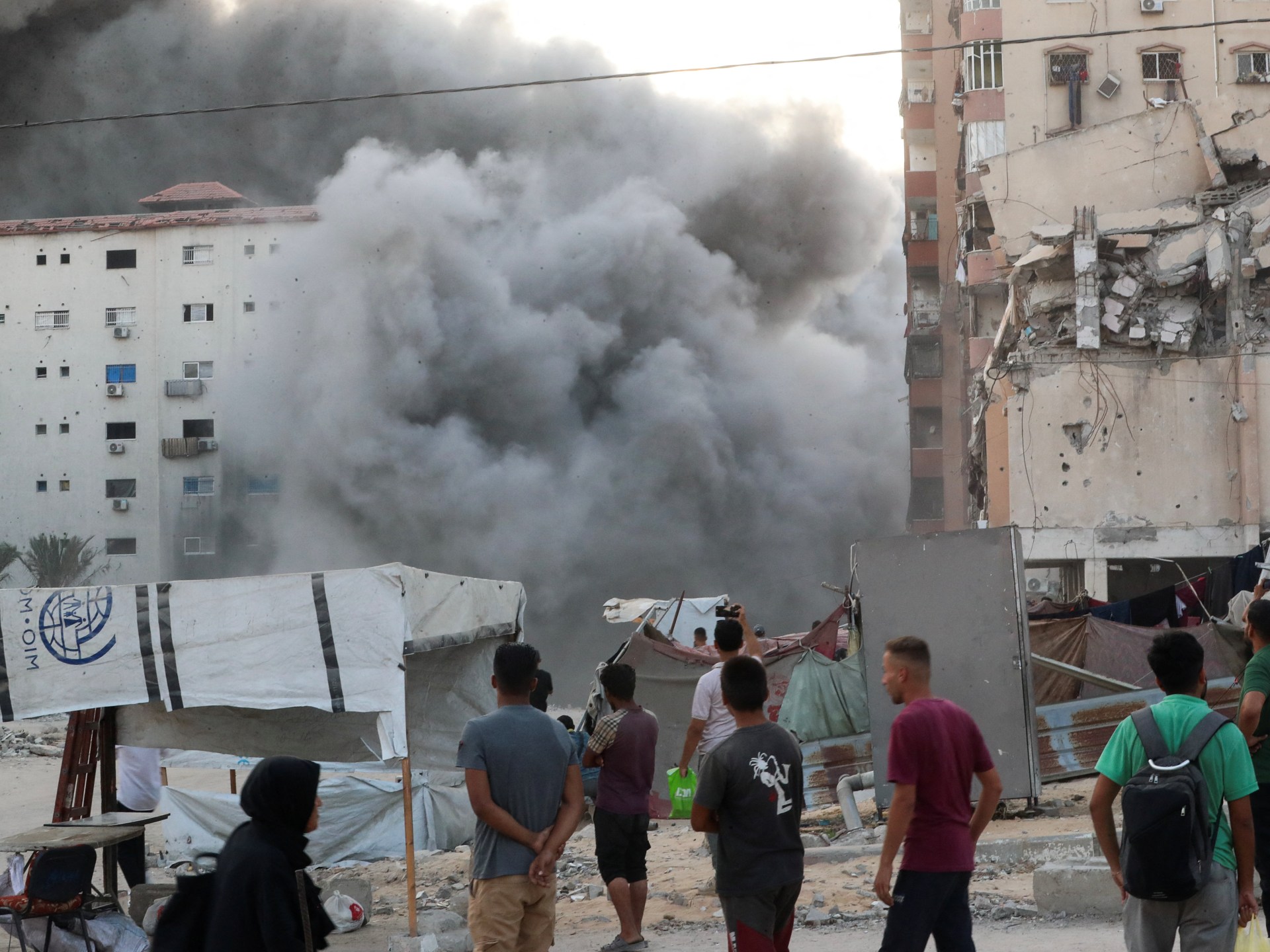 Israel intensifica bombardeos en Gaza mientras Trump sugiere un posible alto el fuego
