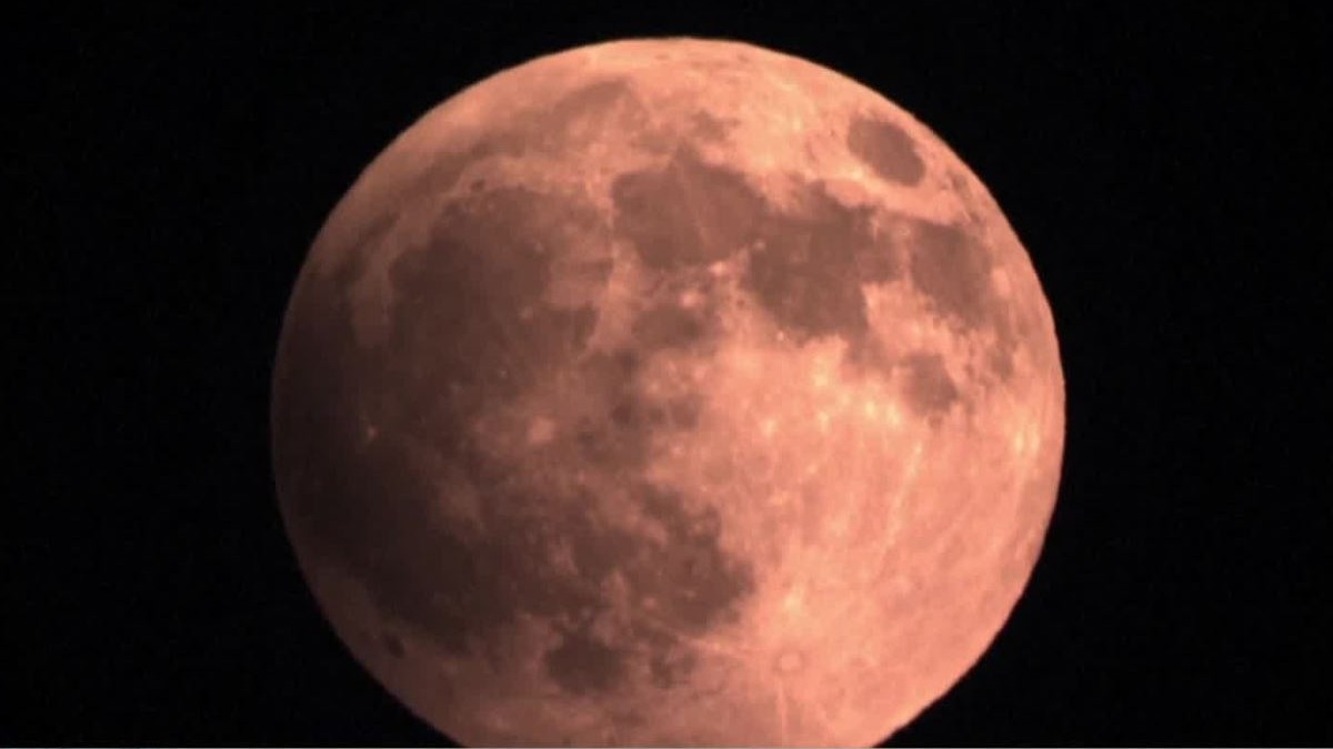 ¡La Luna de Sangre 2025 enloquece al mundo: imágenes increíbles del eclipse total rojo!