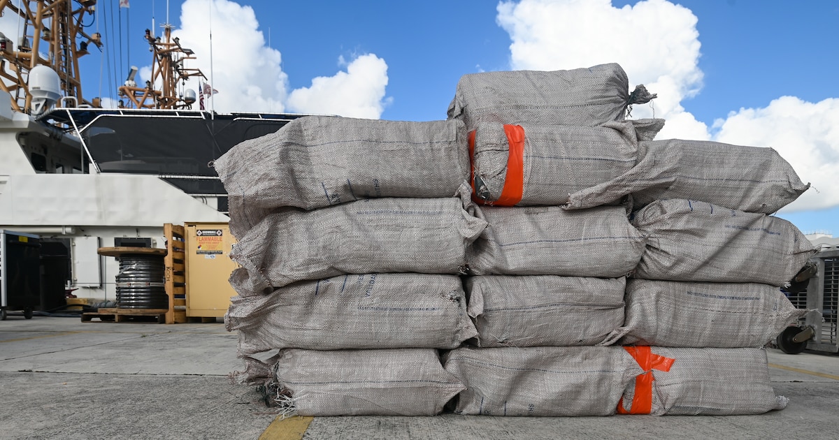 Carteles colombianos adaptan sus rutas de tráfico de cocaína por presencia militar de EE. UU. cerca de Venezuela
