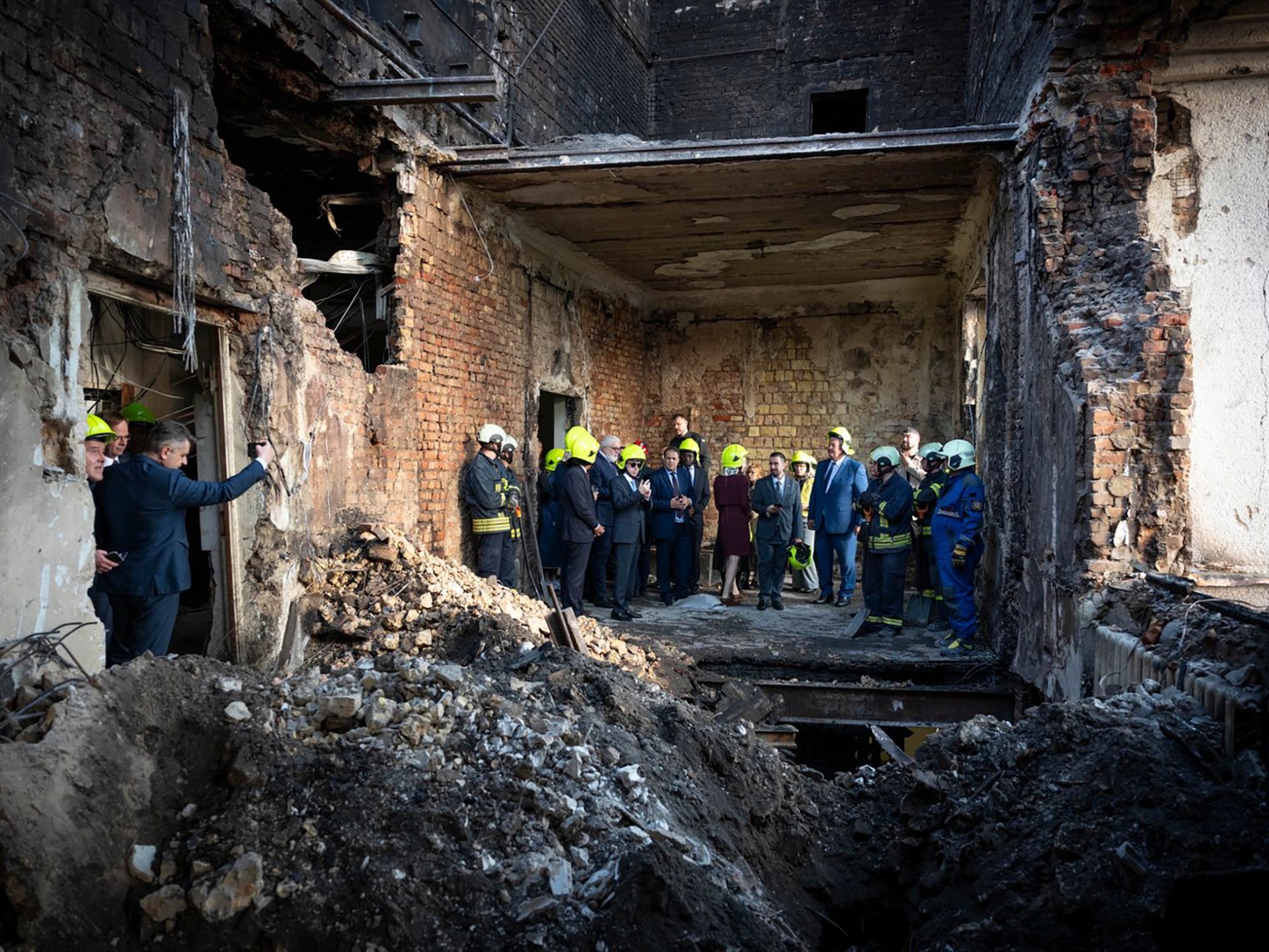 ¡Explosiva escalada en Ucrania: ataques rusos dejan muerte, destrucción y tensión internacional!