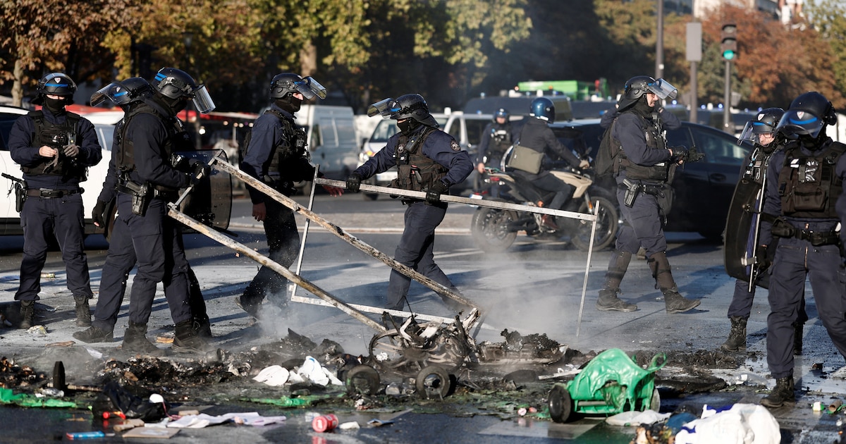 ¡Choque en Francia: bloqueos masivos, enfrentamientos y 75 detenidos en protestas contra el ajuste económico!