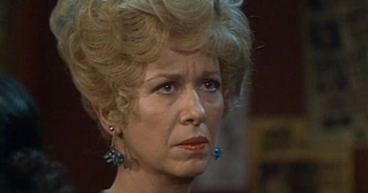 La leyenda de la comedia Polly Holliday, famosa por “Kiss my grits,” muere a los 88 años