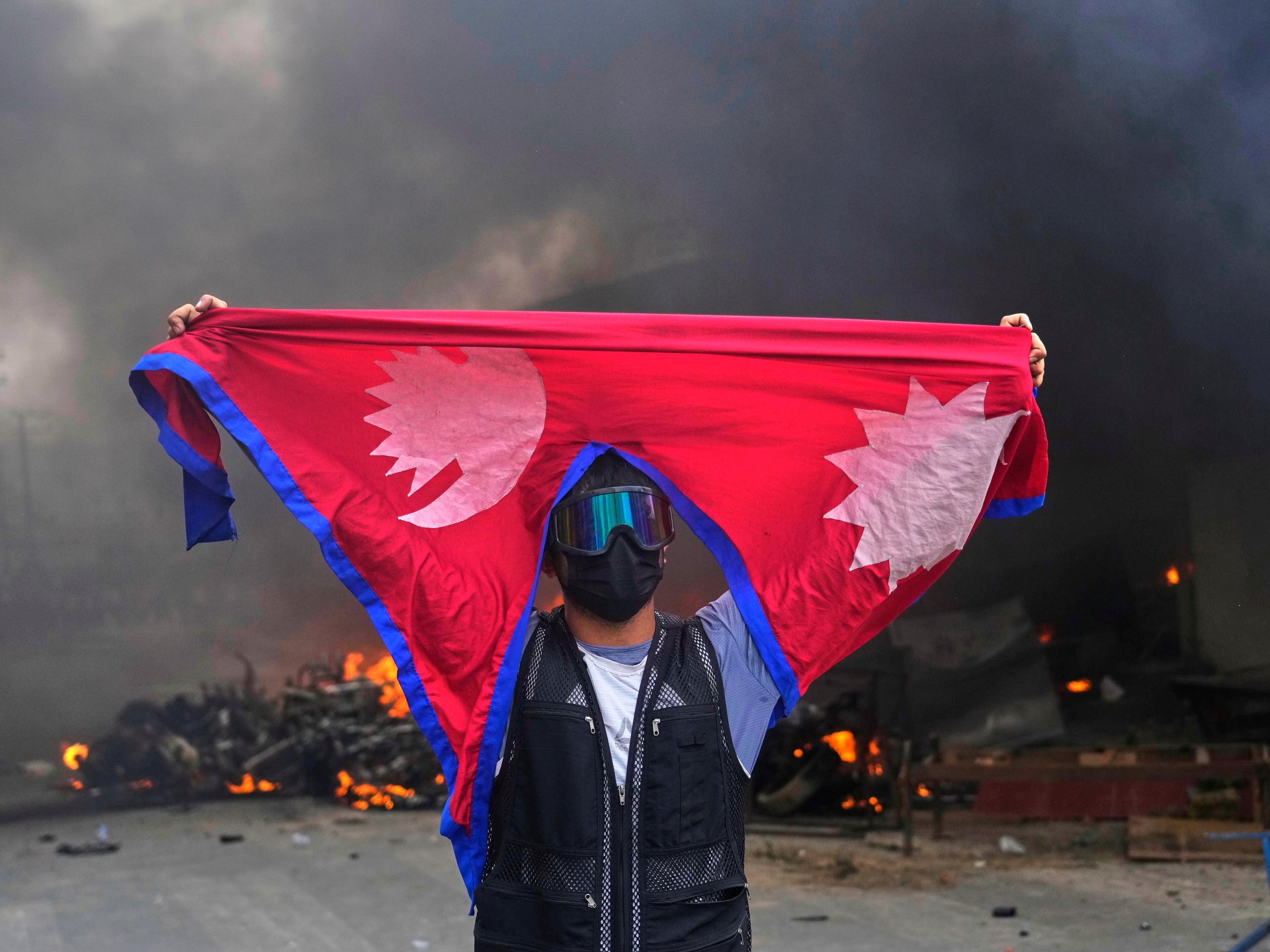 ¡Caos en Nepal: Resignación de Oli tras muerte de 19 manifestantes y protesta masiva de la Generación Z!