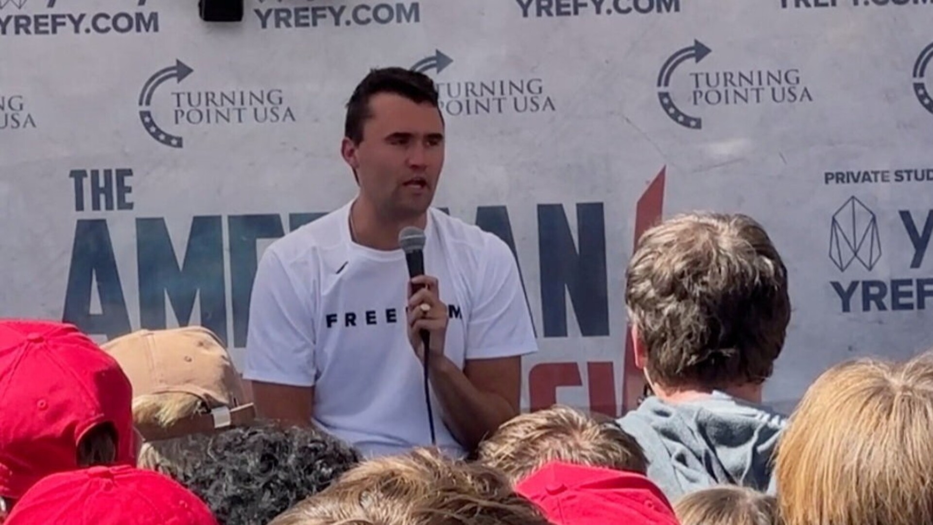 ¡Impactante! Activista conservador Charlie Kirk muere en tiroteo durante conferencia en Utah, Trump ordena bandera a media asta