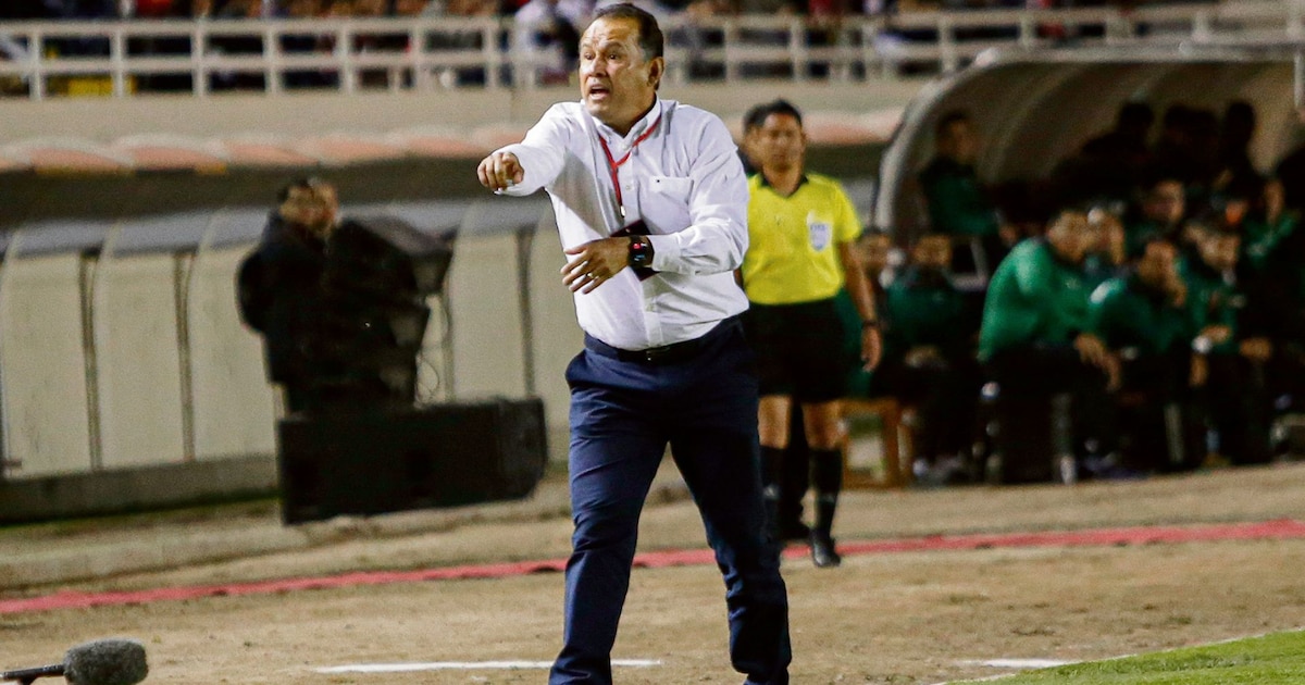 Juan Reynoso asume responsabilidad por su gestión en las Eliminatorias 2026 de Perú