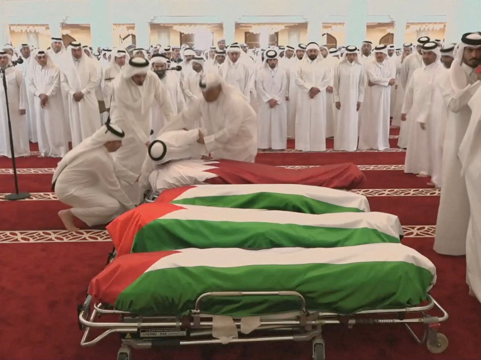 Qatar Rendirá Homenaje a Victimas Palestinas y Condena Ataque Israelí en Funeral Conmovedor con la Presencia del