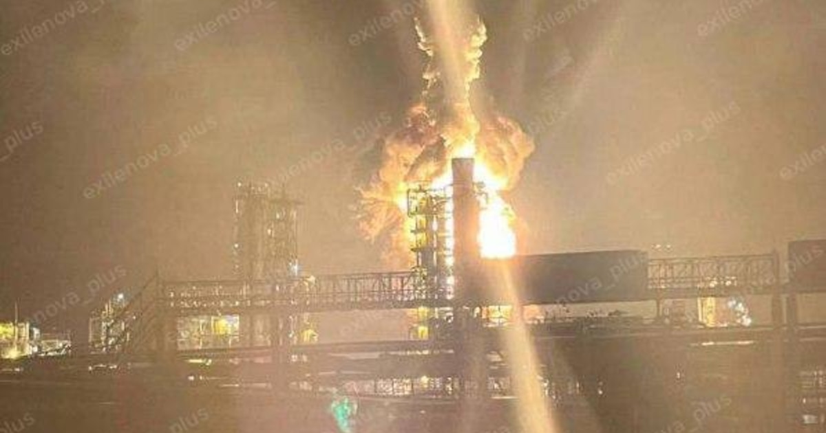 Ucrania ataca con drones una de las mayores refinerías de Rusia y provoca un incendio masivo