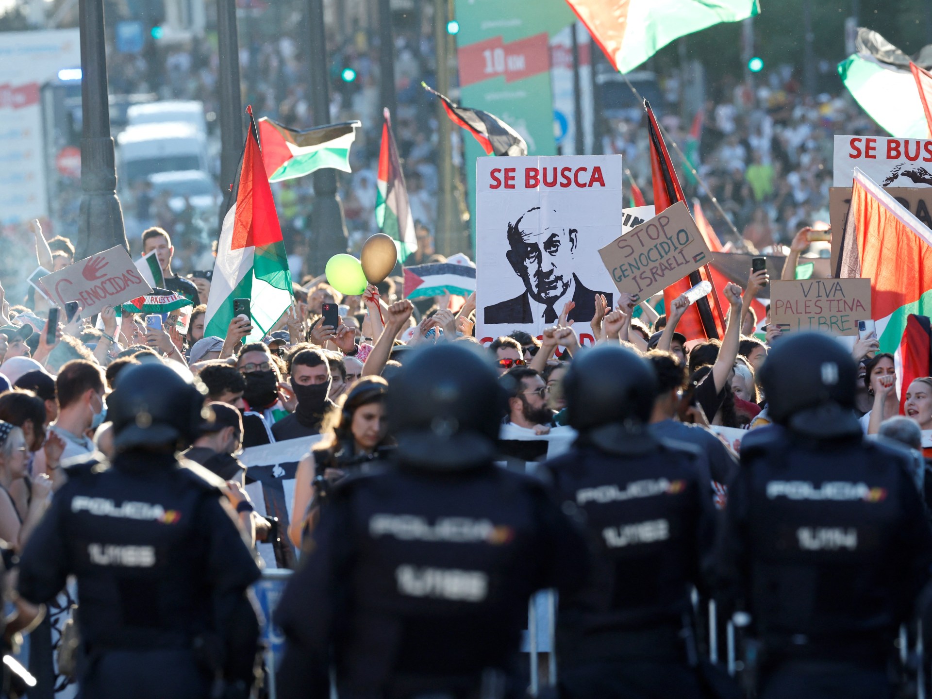 Protestas pro-Palestina forzan la cancelación de la Vuelta a España y enfrentamientos en la calle