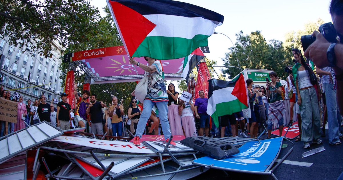 Protestas masivas en la Vuelta a España: caos, cargas policiales y enfrentamientos en medio de tensión por Gaza