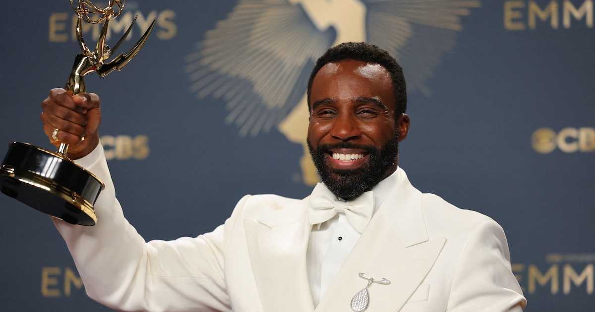 Tributo histórico: Tramell Tillman, primer hombre negro en alzar el Emmy a Mejor Actor de Reparto y dedicado a su madre