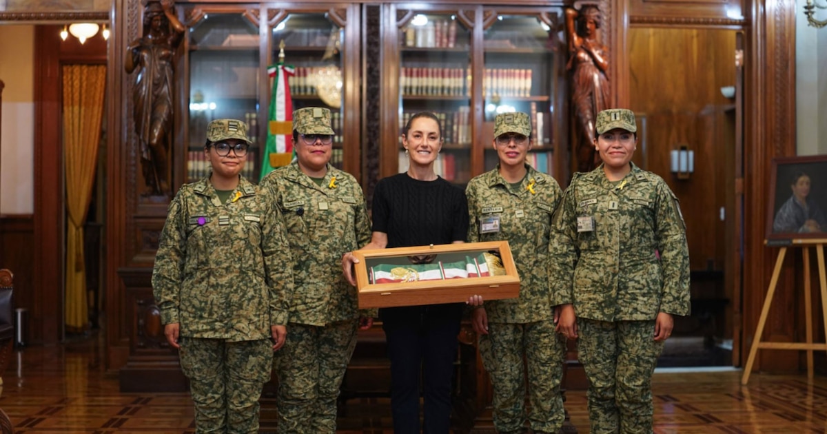 ¡Histórica! Claudia Sheinbaum se convierte en la primera mujer en encabezar el Grito de Independencia con banda presidencial diseñada por mujeres militares de la Sedena en un acto que marca un antes y un después en la historia del país