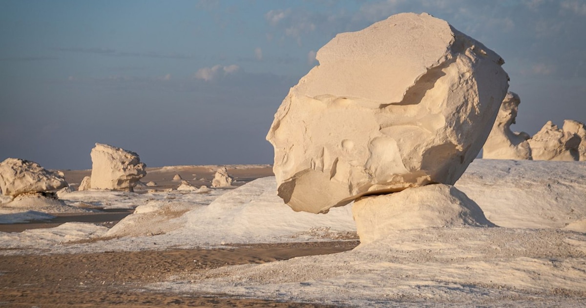 Espectacularidad del Desierto Blanco en Egipto: un paisaje de pesadilla y maravilla que desafía al tiempo
