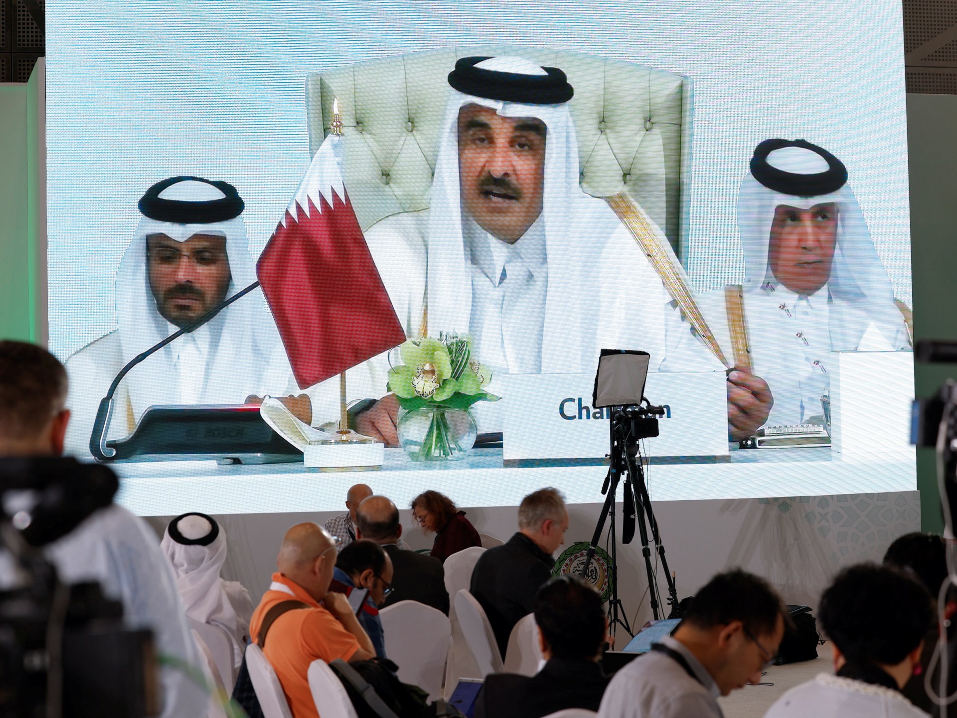 Emir de Qatar denuncia ataque “traicionero” de Israel y advierte sobre expansión en la región