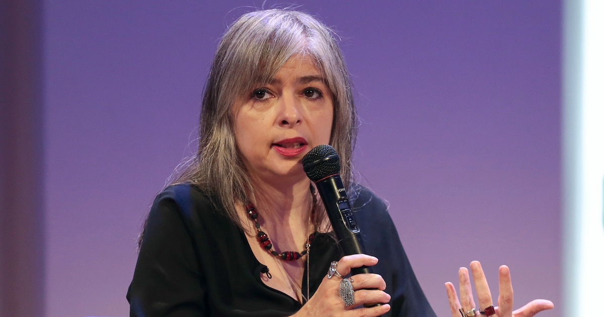 Mariana Enríquez, la reina del terror, denuncia cómo la pandemia digital amplifica el horror en la sociedad moderna